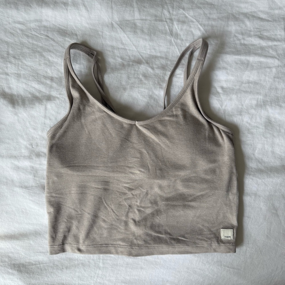 Vuori halo performance crop tank
